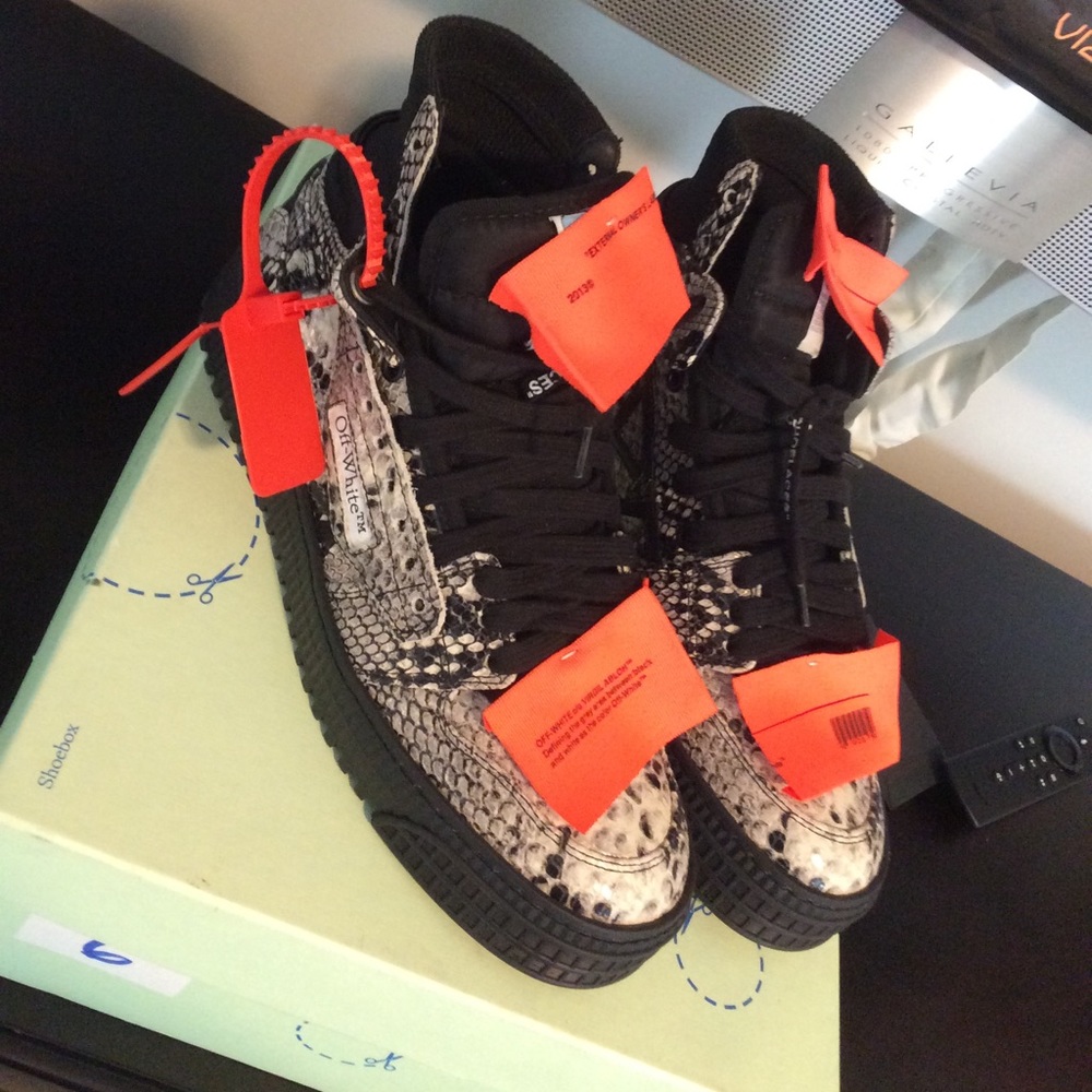 Women’s Off White sneakers Sz 39